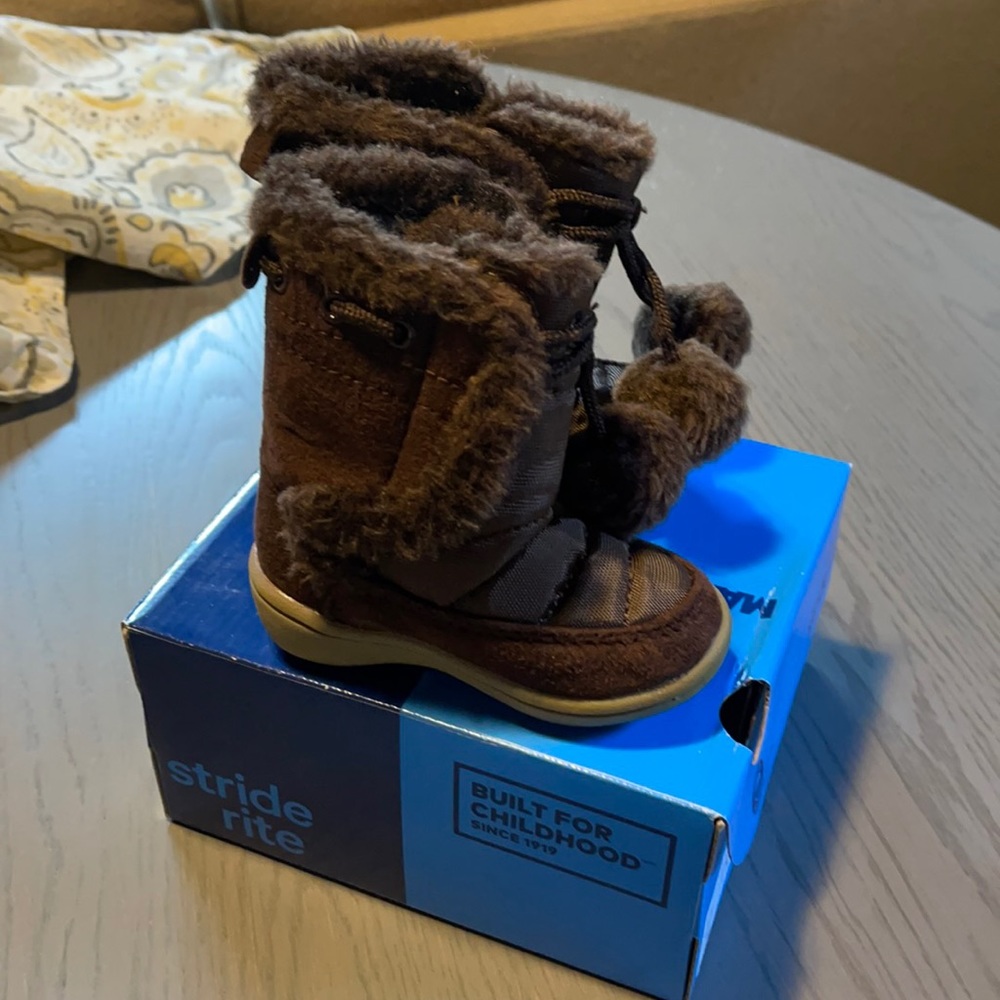Girls winter boots stride rite size 4.5m